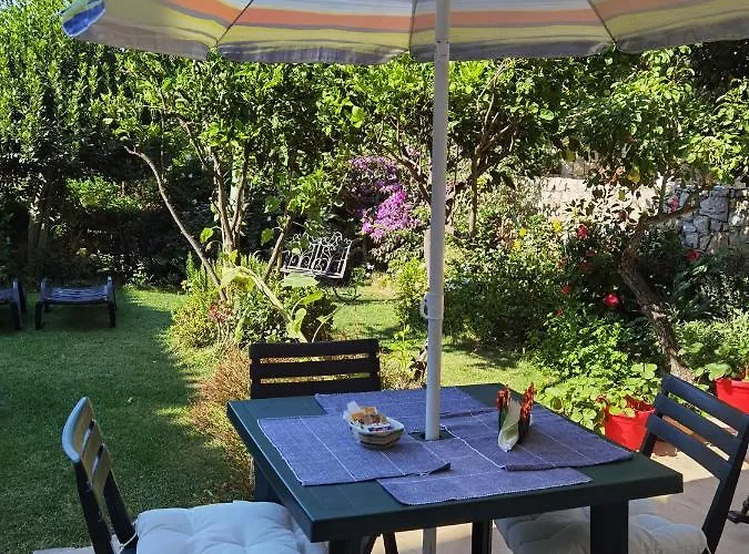 לינה וארוחת בוקר Il Giardino Di Tatiana 4*