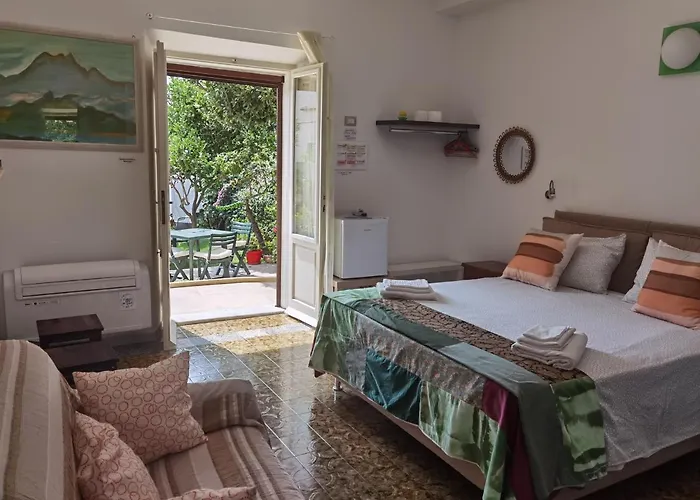 Il Giardino Di Tatiana לינה וארוחת בוקר לה מדלנה