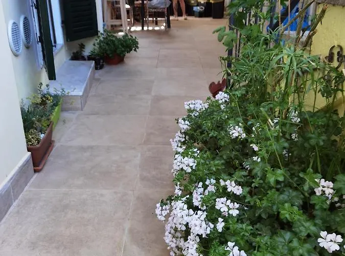 לינה וארוחת בוקר Il Giardino Di Tatiana 4*