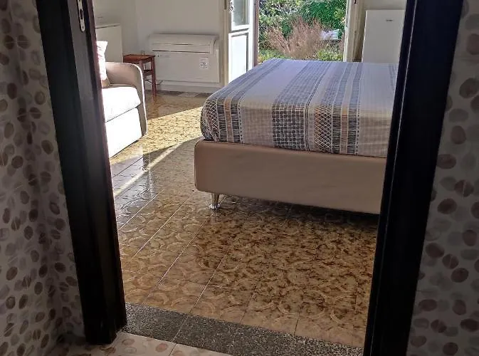 לינה וארוחת בוקר Il Giardino Di Tatiana לה מדלנה
